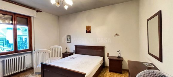 4 rooms Apartment in Prato, Italy No. 49015 10