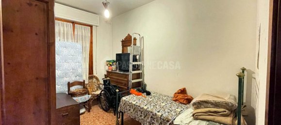 4 rooms Apartment in Prato, Italy No. 49015 9