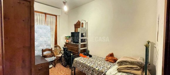 4 rooms Apartment in Prato, Italy No. 49015 8