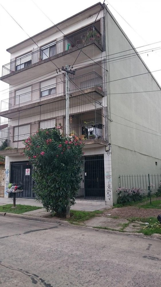 Apartamento de 2 dormitorios en Morón, Argentina No. 4469