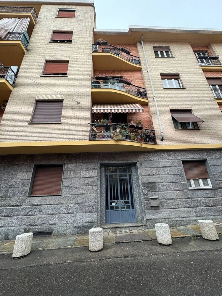 6 rooms Apartment in Asti, Italy No. 208093