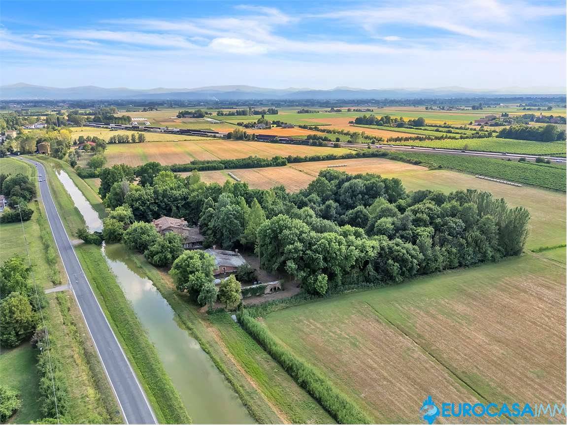 8 bedrooms House in Campogalliano, Italy No. 302468