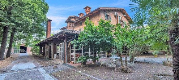 8 bedrooms House in Campogalliano, Italy No. 302468 9