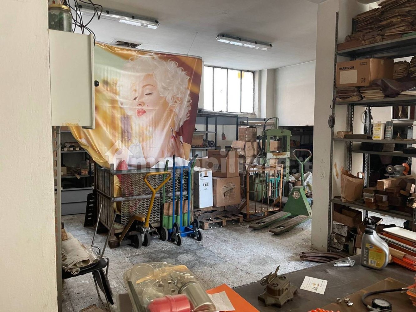 Коммерческая недвижимость 144м² в Милан, Италия № 245325