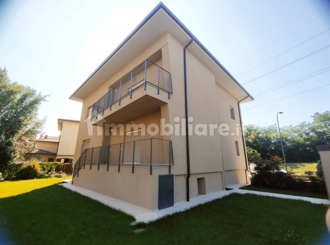 3 bedrooms Villa in Brescia, Italy No. 264591