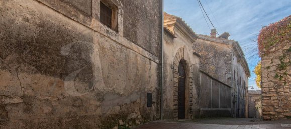 785m² Building in Vico nel Lazio, Italy No. 77081 4