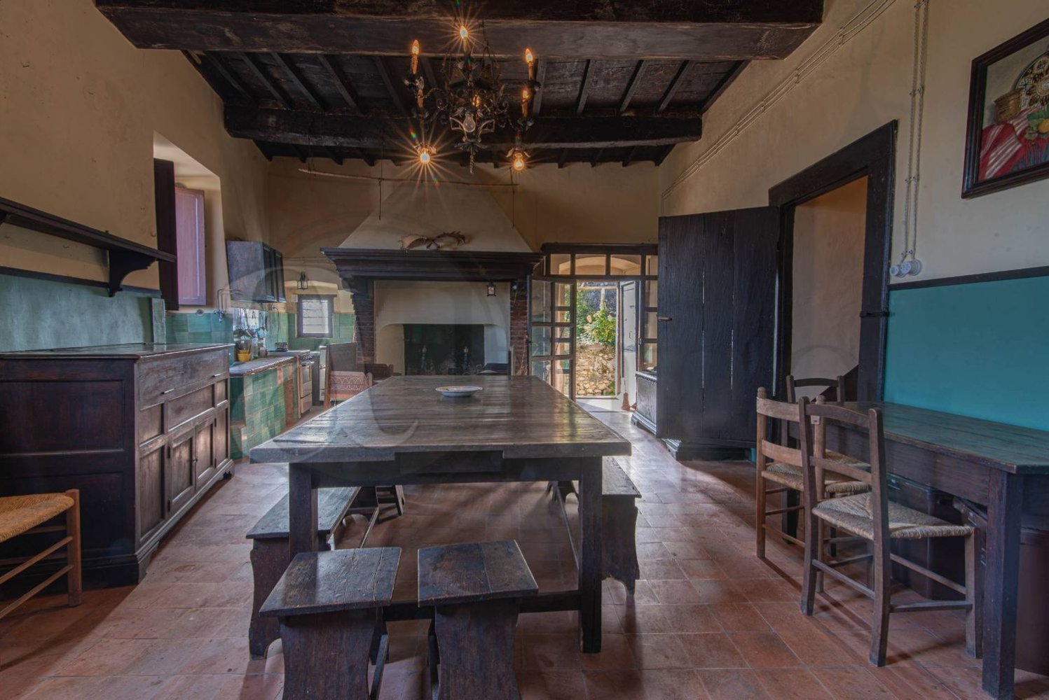 785m² Building in Vico nel Lazio, Italy No. 77081