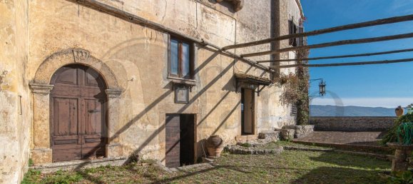 785m² Building in Vico nel Lazio, Italy No. 77081 2