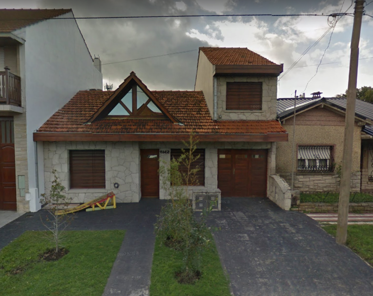 4 bedrooms House in Mar del Plata, Argentina No. 90258