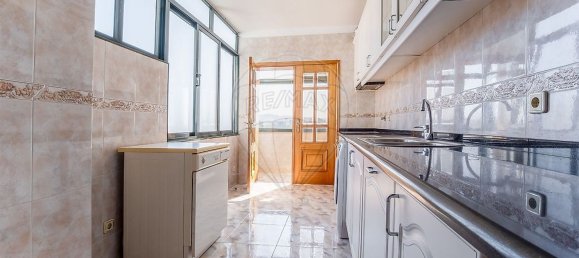 3 bedrooms House in Porto, Portugal No. 18328 20