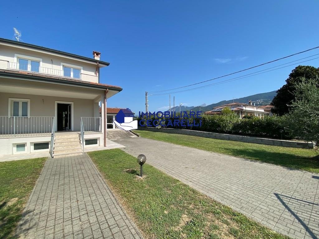 2 Schlafzimmer Villa in Montignoso, Italy, Nr. 390815