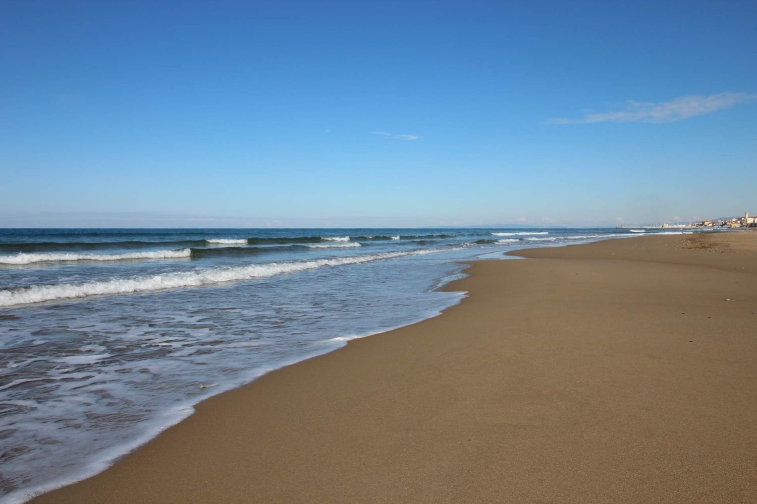 5 rooms Apartment in San Vincenzo, Italy No. 48401