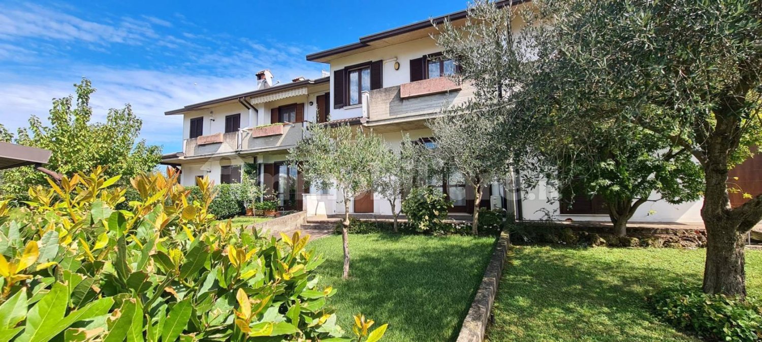 3 bedrooms Villa in San Zeno Naviglio, Italy No. 360384