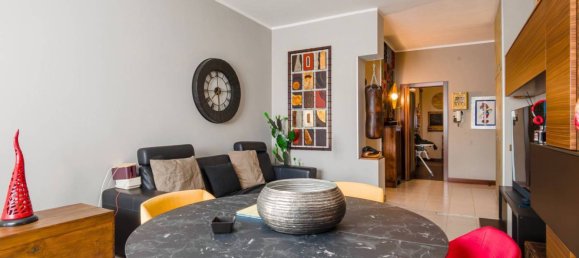 2 bedrooms Apartment in Turin, Italy No. 310380 2