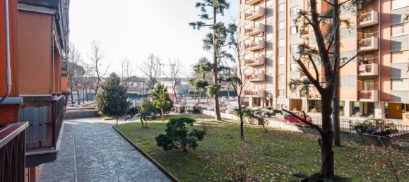 2 bedrooms Apartment in Turin, Italy No. 310380 3