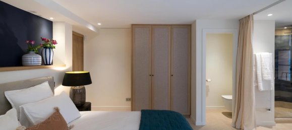 2 bedrooms Commercial property in Saint-Tropez, France No. 38241 21