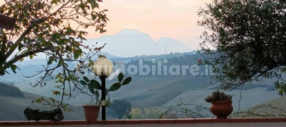 4 غرف نوم منزل في Pianella, Italy رقم 250966 10