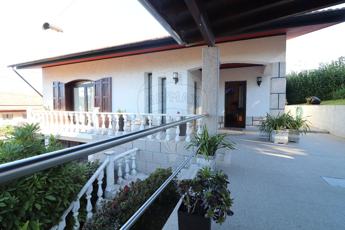 4 bedrooms House in Chave, Portugal No. 49432