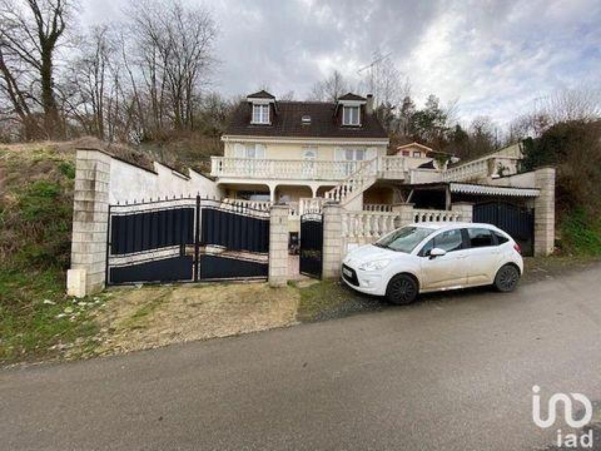 5 bedrooms House in Pierrefonds, France No. 3877