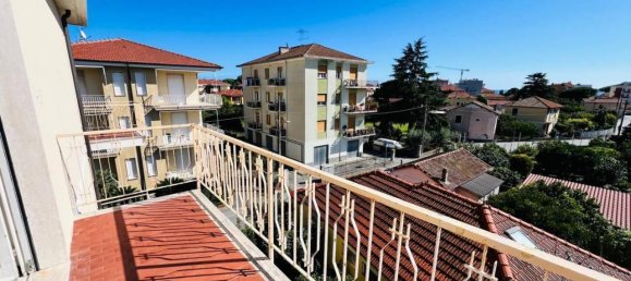 Квартира с 4 комнатами в Диано Марина, Италия № 26613 22