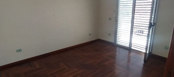 4 bedrooms Apartment in Maddaloni, Italy No. 65253 8