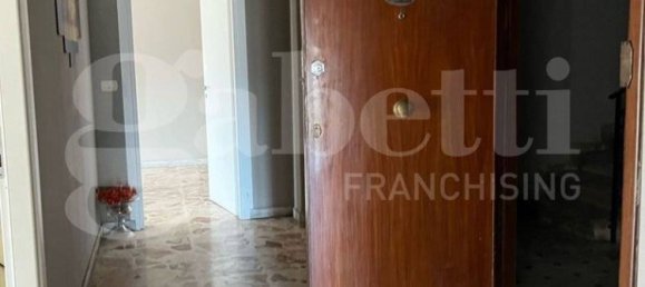 5-salle Appartement à Catania, Italy No. 48901 3