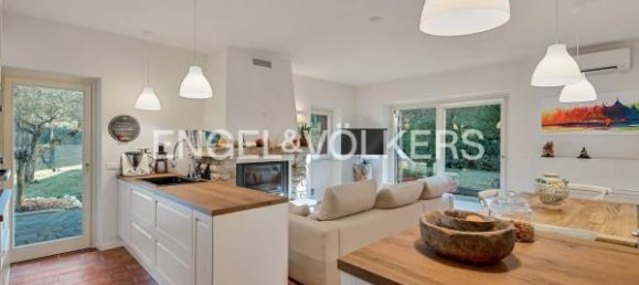 6 rooms Villa in Sarzana, Italy No. 77883 8