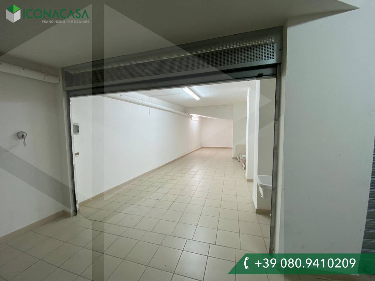 1 room Garage in Modugno, Italy No. 19639