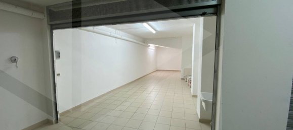 1 room Garage in Modugno, Italy No. 19639 2