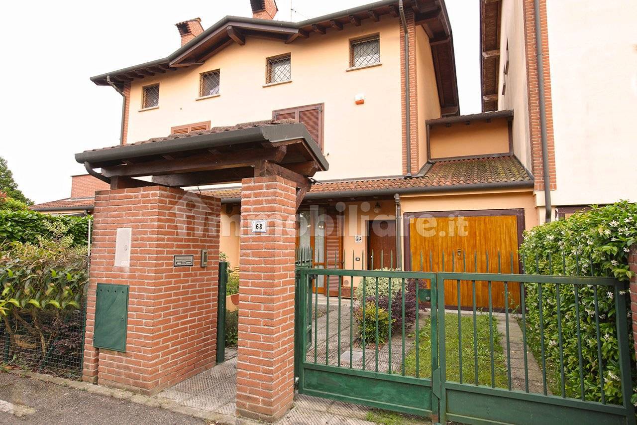 3 Schlafzimmer Villa in Gudo Visconti, Italy, Nr. 199006