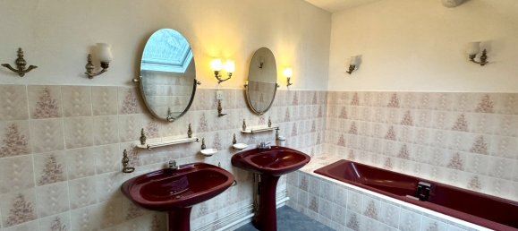 5 bedrooms House in Chartres, France No. 93430 23