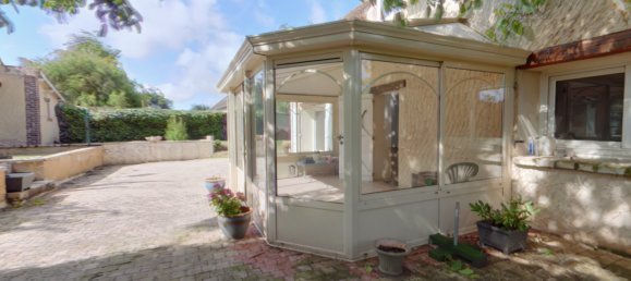 5 bedrooms House in Chartres, France No. 93430 14