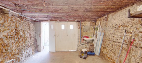 5 bedrooms House in Chartres, France No. 93430 7