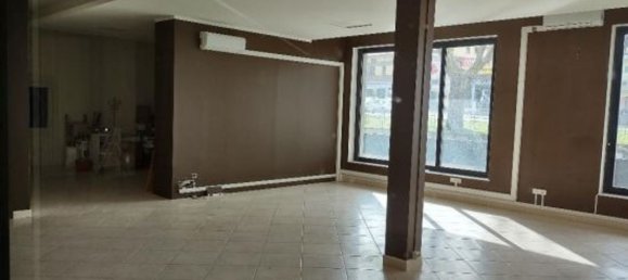 260m² Commercial property in Gualdo Tadino, Italy No. 46158 3