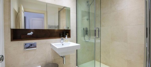 3 bedrooms Apartment in London, United Kingdom No. 5199 3