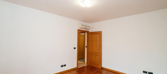 Apartamento de 4 habitaciónes en Rome, Italy No. 139412 3