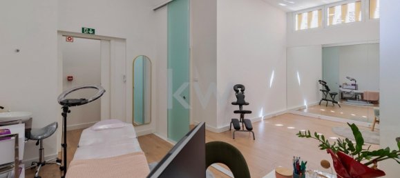 130m² Commercial property in Lisbon, Portugal No. 90785 31