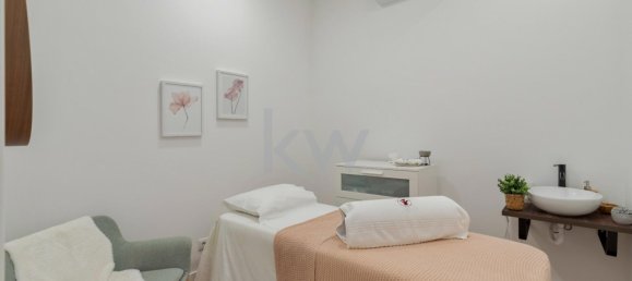 130m² Commercial property in Lisbon, Portugal No. 90785 17