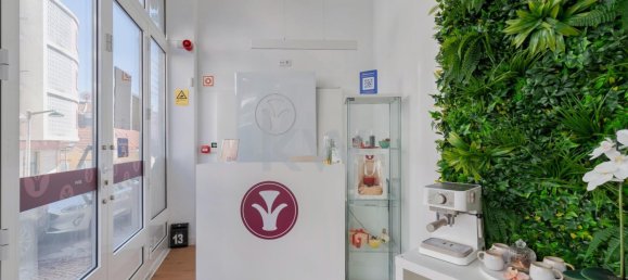 130m² Commercial property in Lisbon, Portugal No. 90785 32