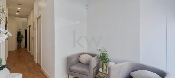 130m² Commercial property in Lisbon, Portugal No. 90785 14