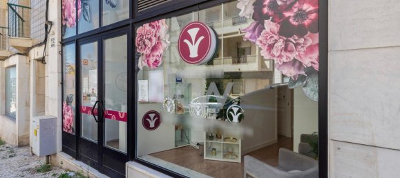 130m² Commercial property in Lisbon, Portugal No. 90785 6