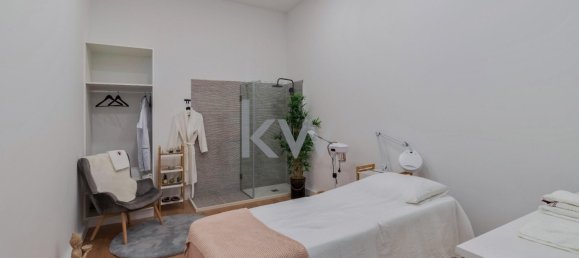 130m² Commercial property in Lisbon, Portugal No. 90785 25