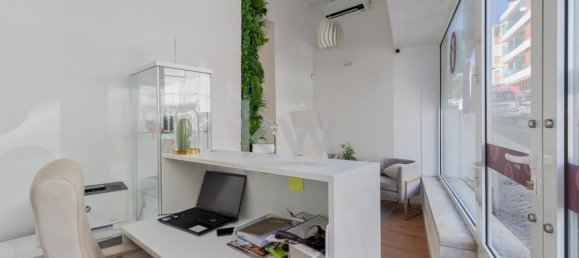 130m² Commercial property in Lisbon, Portugal No. 90785 11