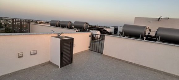 Квартира с 2 спальнями в Ларнака, Кипр № 26487 5