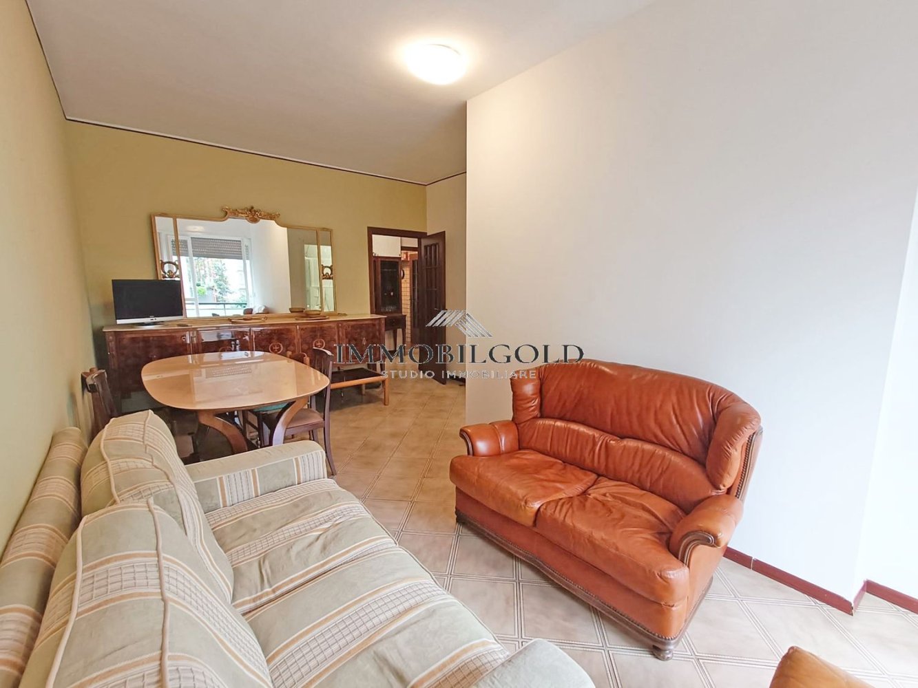 Apartamento de 4 habitaciónes en Abbiategrasso, Italy No. 339033