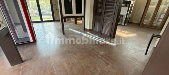 Коммерческая недвижимость с 2 комнатами в Изола дель Лири, Италия № 281923 5