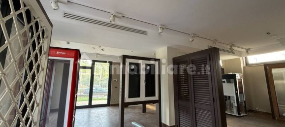 Коммерческая недвижимость с 2 комнатами в Изола дель Лири, Италия № 281923 6