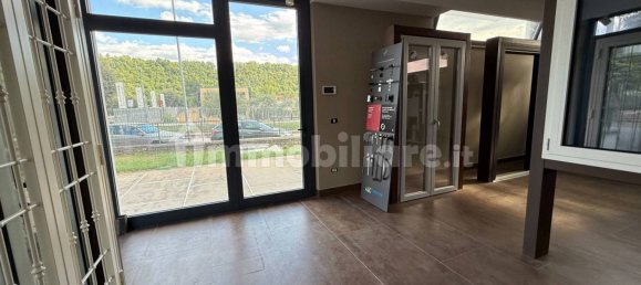 Коммерческая недвижимость с 2 комнатами в Изола дель Лири, Италия № 281923 7