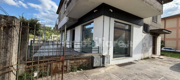 Коммерческая недвижимость с 2 комнатами в Изола дель Лири, Италия № 281923 2