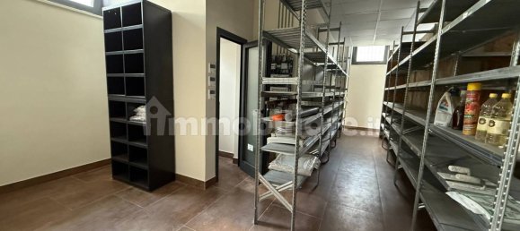 Коммерческая недвижимость с 2 комнатами в Изола дель Лири, Италия № 281923 9